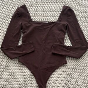 aritzia babaton square neck bodysuit